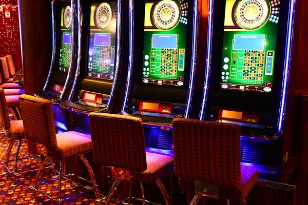 Multiple Sic Bo Dadu tables at different stakes